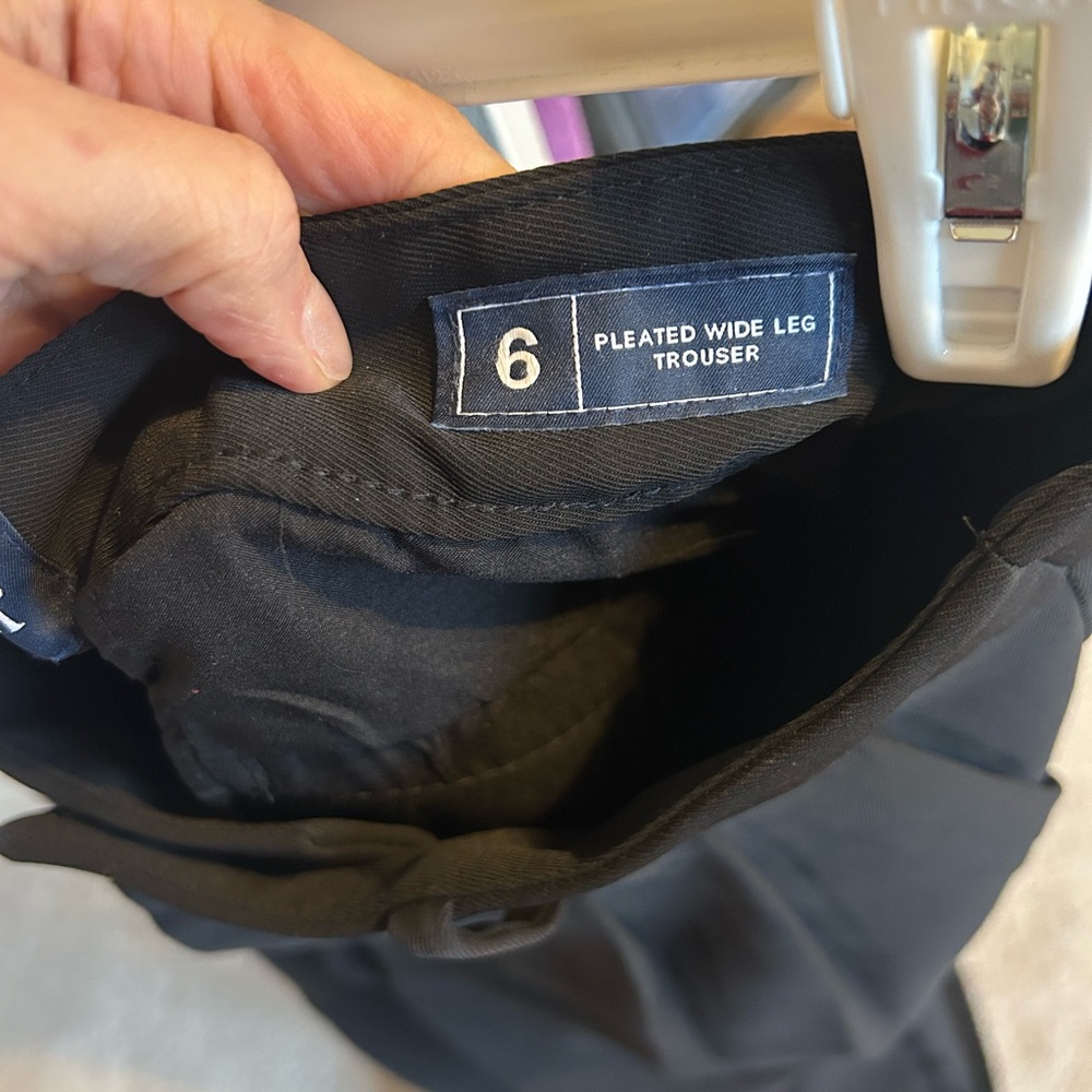 GAP 365 High Rise Pleated Trousers in Black - Picture 4 of 5